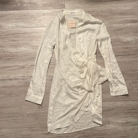 NWT superdown Sophie Draped Mini Dress in White Satin medium - Picture 3 of 5